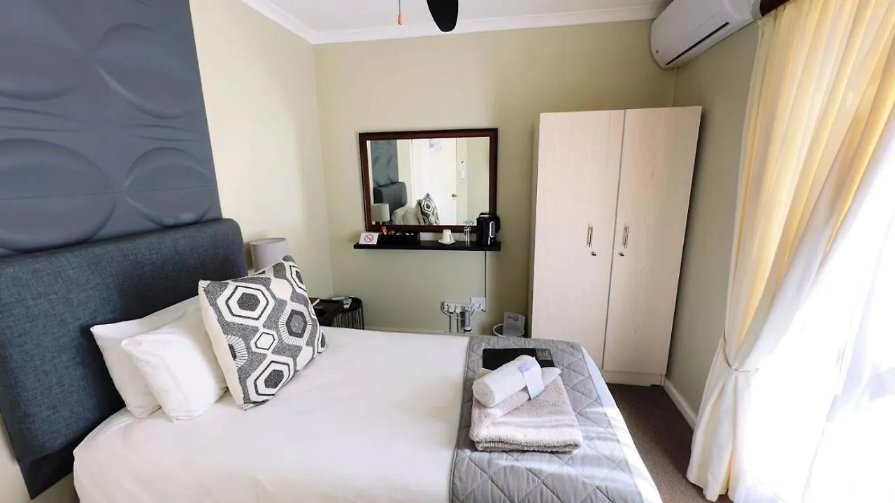 Plattekloof Premium Lodge Bellville 3*,