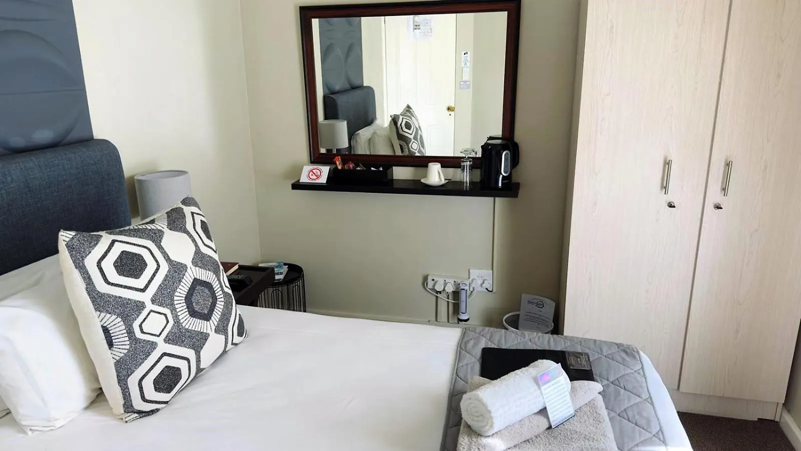 Guest house Plattekloof Premium Lodge