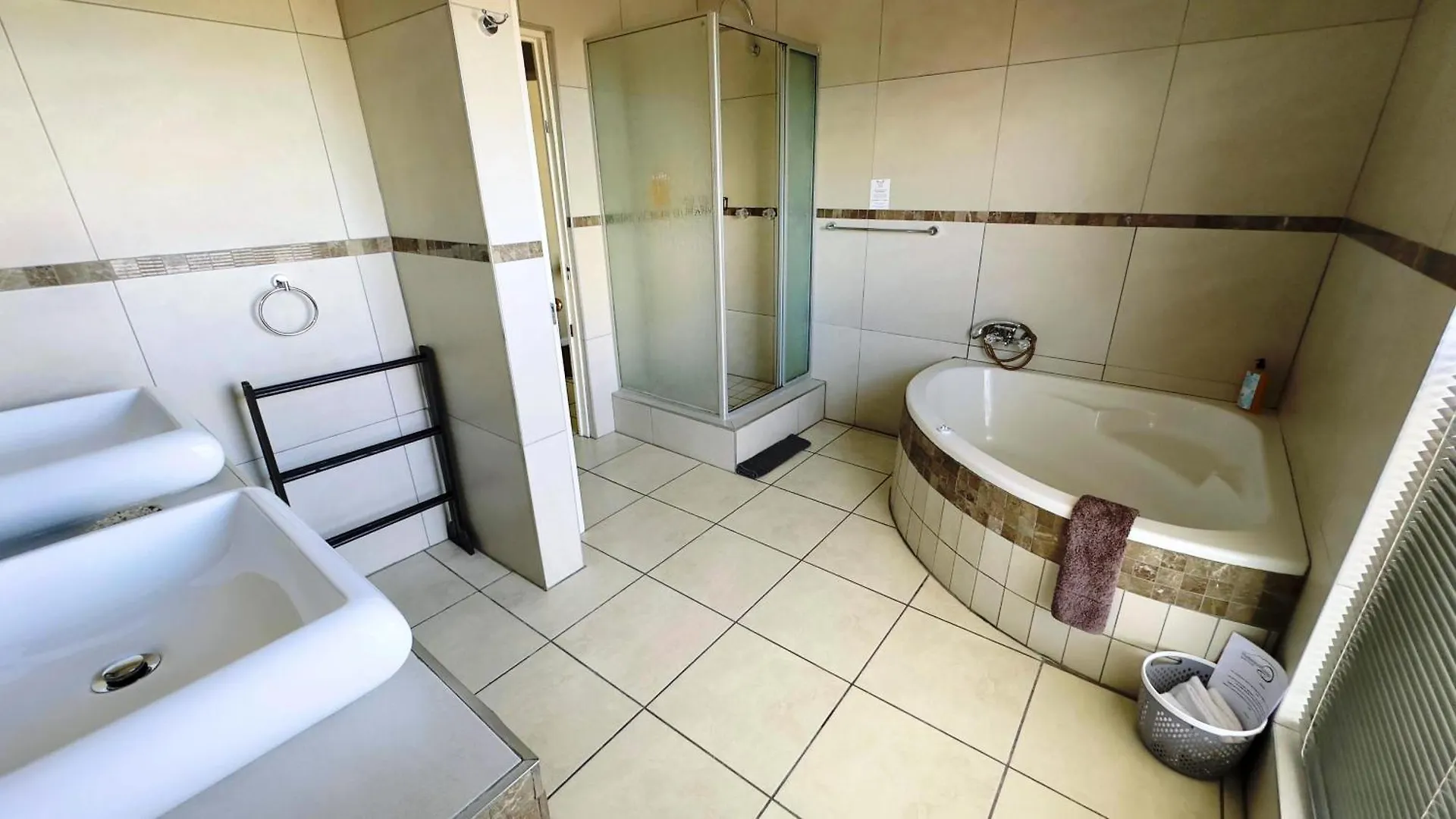 Plattekloof Premium Lodge Bellville Pensión
