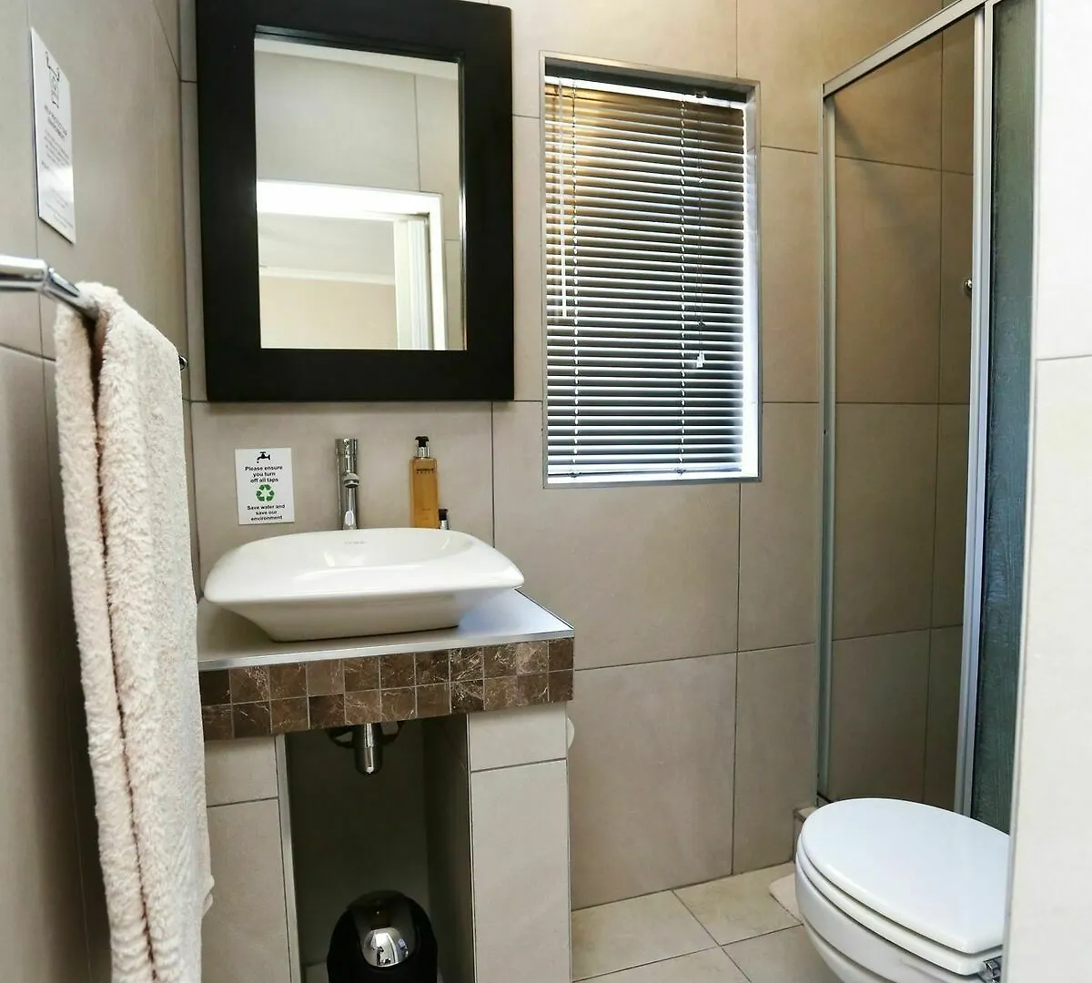 Plattekloof Premium Lodge Bellville 3*,